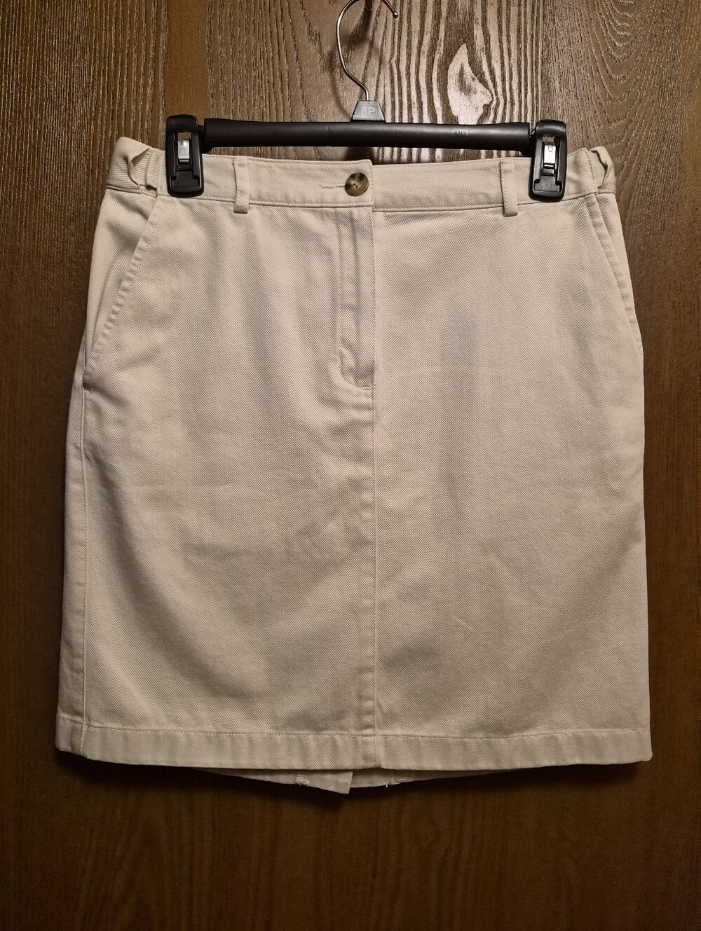 L.L. BeanWomen's Wrinkle Resistant Cream Straight Skirt with Front Pockets 4P